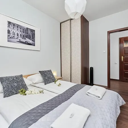 Comfy With Parking By Renters アパート *