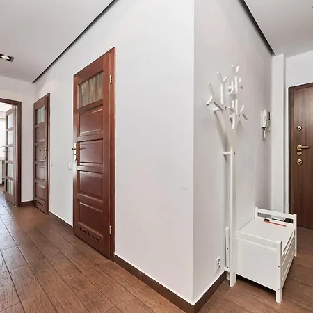 Comfy With Parking By Renters Apartament Wrocław